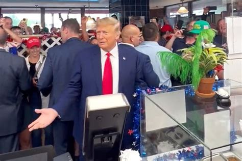 trump at dairy queen|Trump seemingly baffled by blizzards during Dairy Queen ...